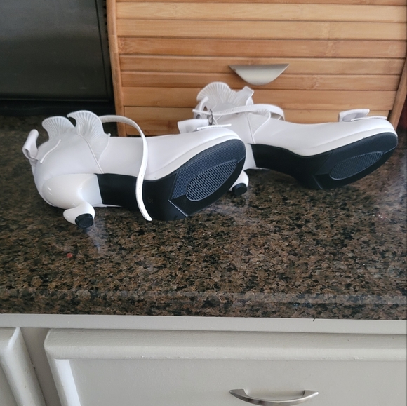 NWOT WHITE LACY BOW PUMPS SIZE 39  OR. 8 - Picture 7 of 11